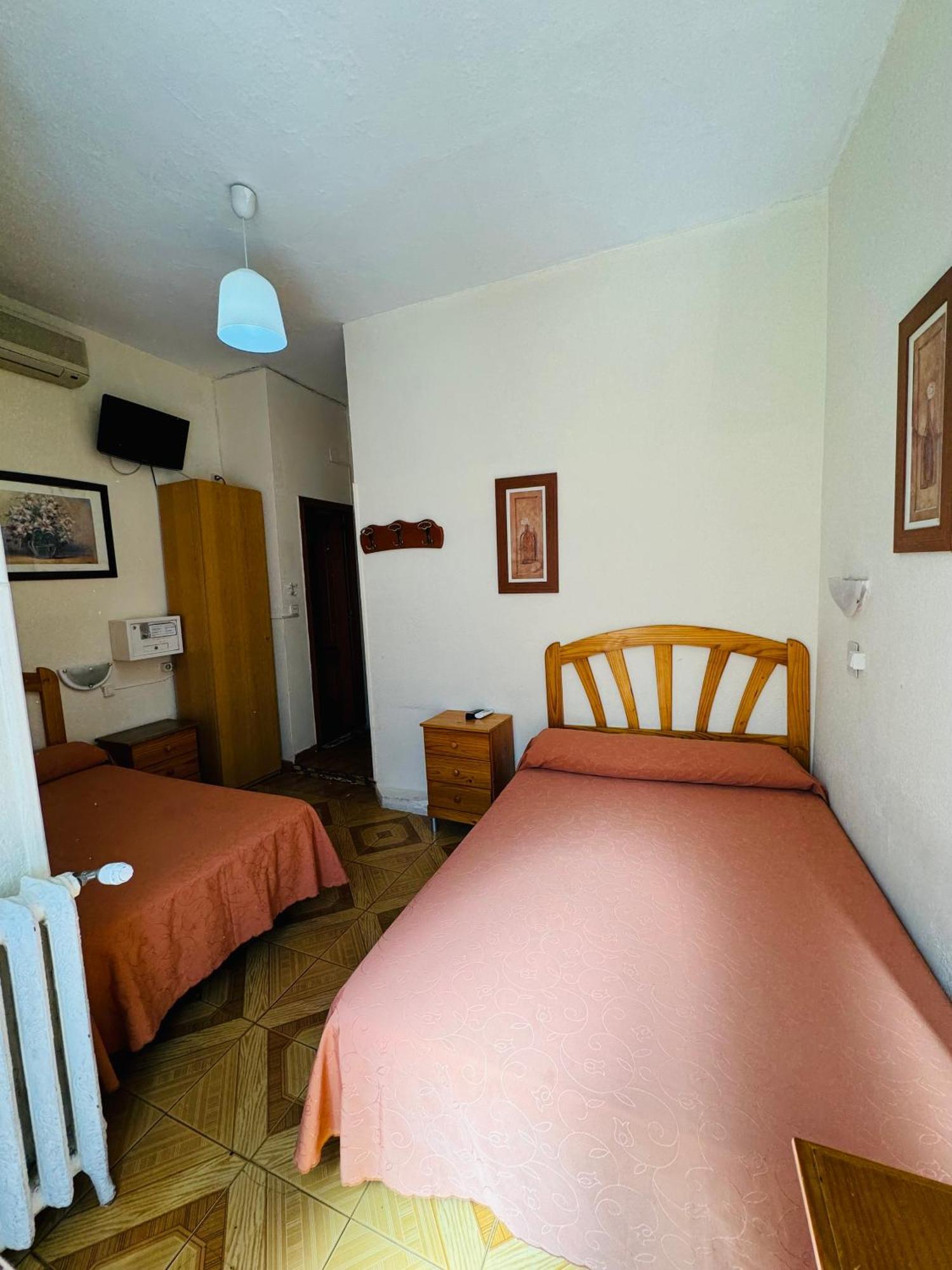 Hostal Fuentesol Madrid Eksteriør bilde