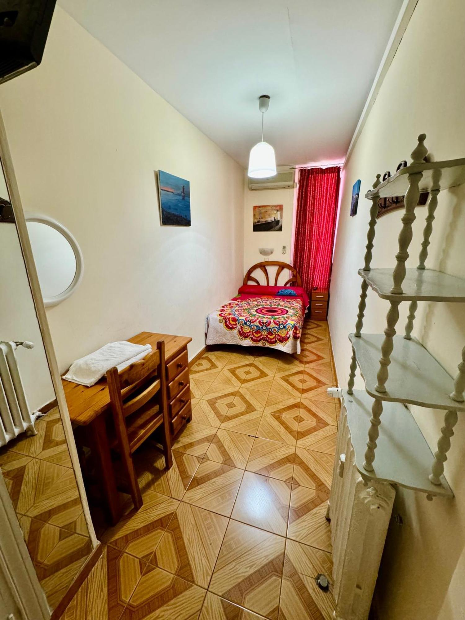 Hostal Fuentesol Madrid Eksteriør bilde