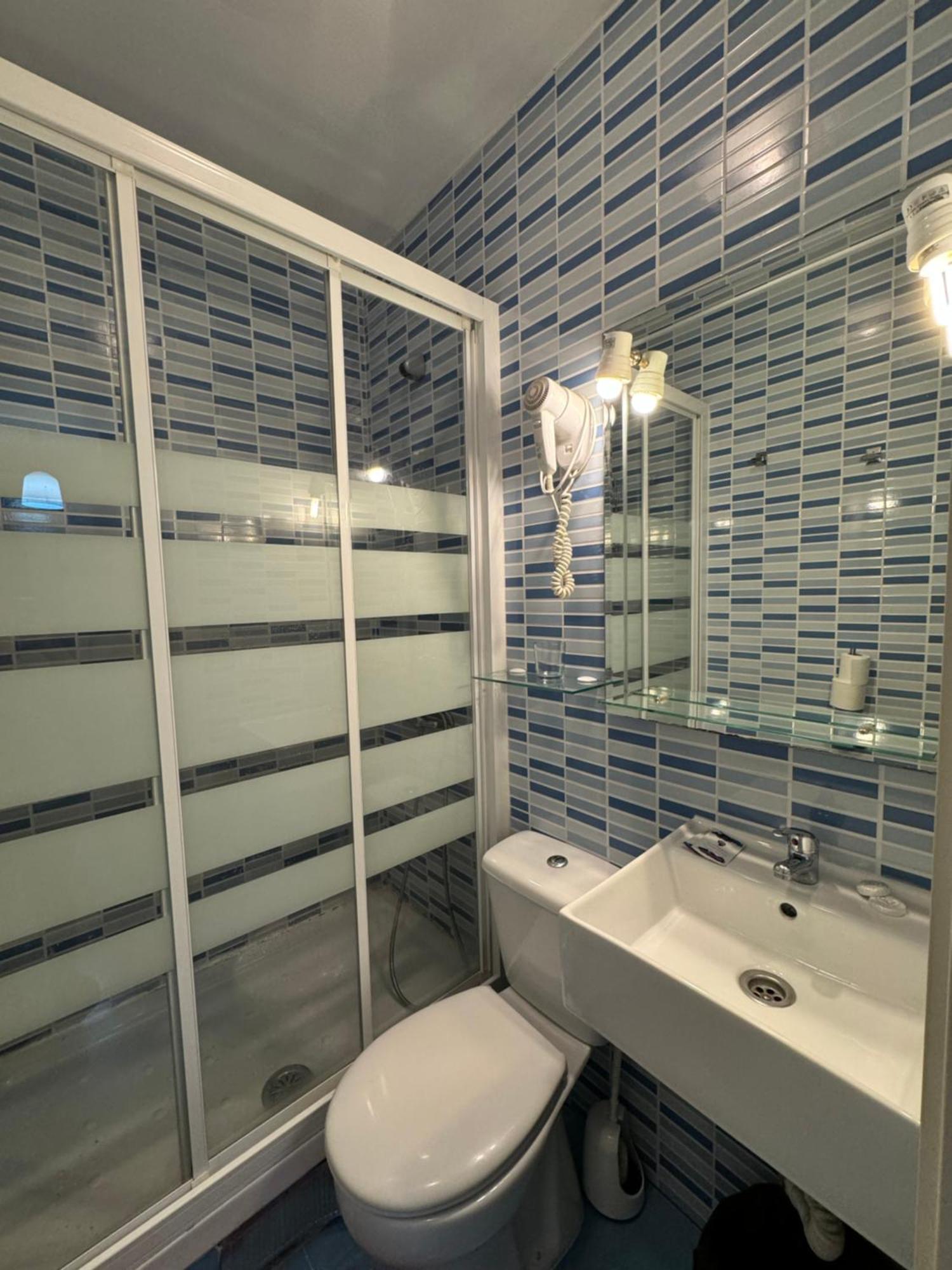 Hostal Fuentesol Madrid Eksteriør bilde