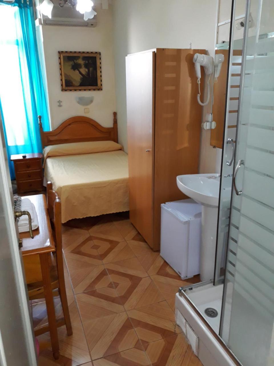 Hostal Fuentesol Madrid Eksteriør bilde