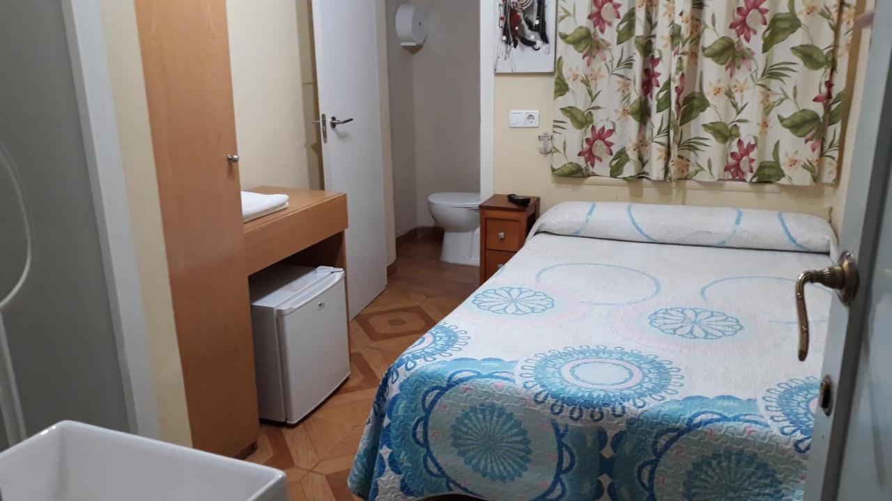 Hostal Fuentesol Madrid Eksteriør bilde